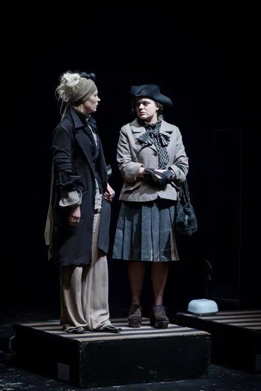 Dvi poniutės į Šiaurės pusę | Klaipėdos pilies teatras